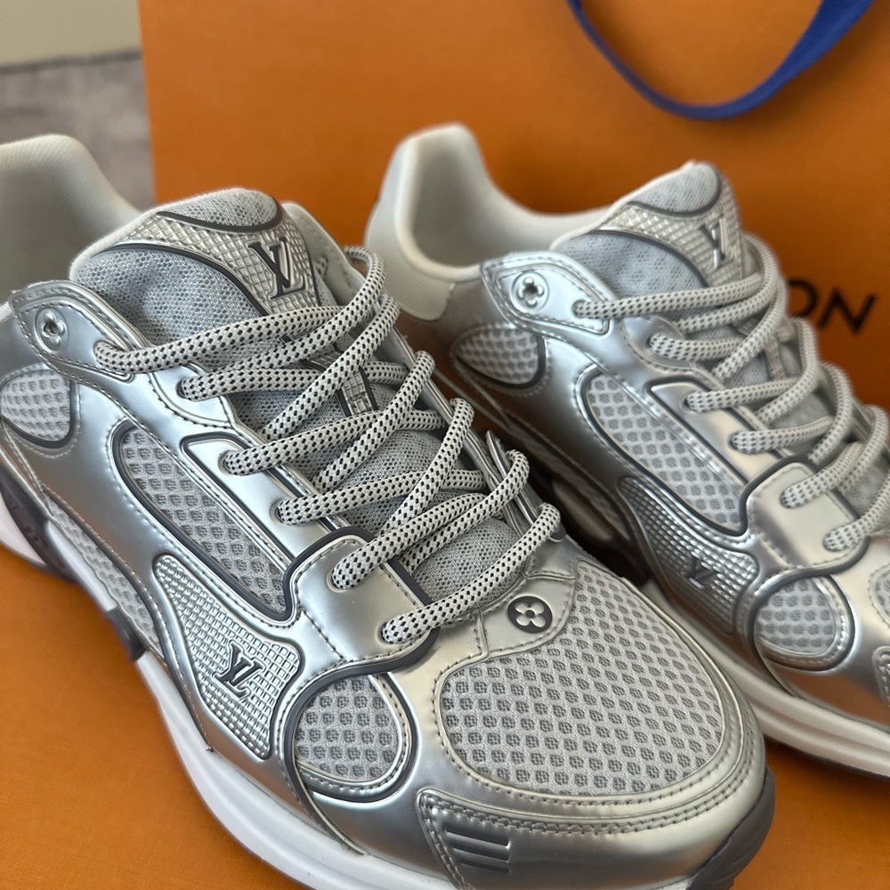 SOLD ❌❌Louis Vuitton Metallic Silver woman’s Sneakers